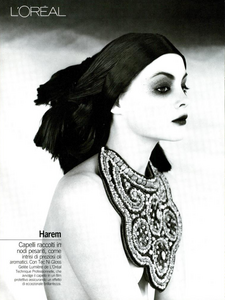 816079265_Ferri_Loreal_Promotional_Vogue_Italia_December_1994_12.thumb.png.bc8470960d0b82ac5fdf186247324424.png