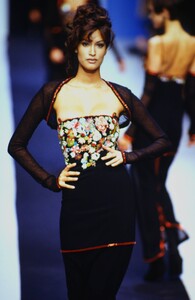 850698772_karl-lagerfeld-fw-1992(1).thumb.jpg.75845f2b21bd9b44015840d25b875491.jpg