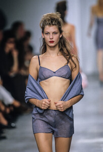 88068611_MiuMiuSpring19984.thumb.jpg.b7445248d1be833dd60286e84b9e9918.jpg