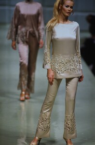 940973847_valentino-hc-spring-1996(3).thumb.jpg.92ba61237d575bd0237e5db613b8f172.jpg