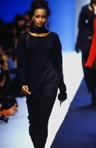 963063565_karl-lagerfeld-fw-1992(4).thumb.jpg.f58e6f31e602a1513e101627ee83a652.jpg