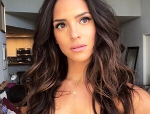 Adria-Arjona-Sexy-20.jpg