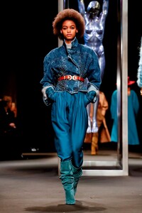 Alberta-Ferretti-RTW-FW18-Milan-9028-1519234246.thumb.jpg.21933003dd36815201f1645bd69a3f52.jpg