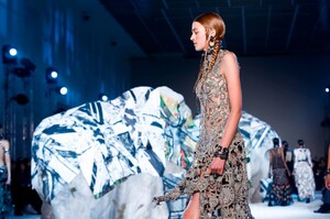 Alexander-McQueen-RTW-SS19-Paris-9114-1538426293.thumb.jpg.6ed554d9f5646c404491b935f4d122f3.jpg