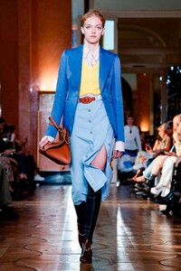 Altuzarra-RTW-SS20-Paris-4211-1569677626.thumb.jpg.91cdc53894b648fa90de40a9d30c9ce3.jpg