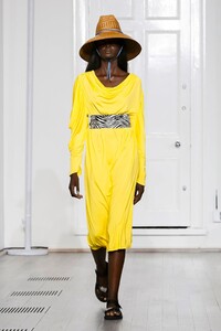 Ashley-Williams-RTW-SS18-London-6978-1505504959.thumb.jpg.2834342f999a3d4a93205c4901c4bfdc.jpg