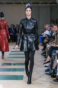 Azzedine-Alaia-Couture-FW17-Paris-4840-1499284571.thumb.jpg.5ec883cfea0716d0c28c550c2933c886.jpg