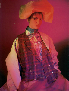 Bailey_Vogue_Italia_February_1985_01_07.thumb.png.44ca55ee2ffc1375bacdeb9dcb8a702c.png