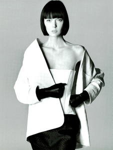 Bailey_Vogue_Italia_February_1987_02_09.thumb.png.62324a3d84e715d83f9edd1ecb5ece05.png
