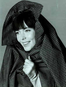 Bailey_Vogue_Italia_February_1987_02_12.thumb.png.1ad74941aa5ef9a63d2ff67f2b390a4a.png