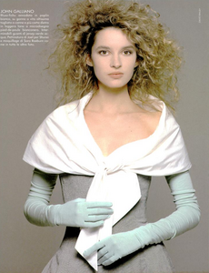 Bailey_Vogue_Italia_February_1988_01_02.thumb.png.74cb697fed0feaaf5b498c51c173ff27.png