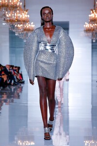 Balmain-RTW-SS19-Paris-9128-1538133110.thumb.jpg.ec9b032971d49d7b11e97a78a33b0e54.jpg