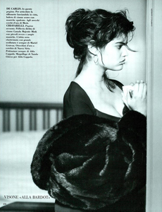 Barbieri_Vogue_Italia_September_1987_01_03.thumb.png.272586e754402d274ad0540ab8c663d6.png
