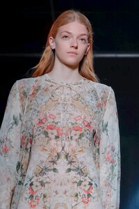 Beautiful-People-RTW-FW19-Paris-3758-1551715103.thumb.jpg.9465e8f24154e8167dcad71cfabd3763.jpg