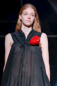 Beautiful-People-RTW-FW19-Paris-3887-1551715382.thumb.jpg.e9df9df2043853e438e70b14b40efae4.jpg
