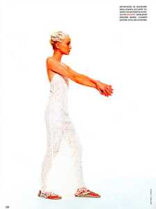 Bianco_Comte_Vogue_Italia_May_1994_03.thumb.png.3967d81664afccac3a4028afadde023b.png