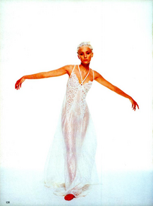 Bianco_Comte_Vogue_Italia_May_1994_05.thumb.png.6e5086f84adde2e99ef3464d02a24281.png