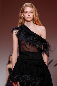 Blumarine-RTW-FW19-Milan-0973-1550812039.thumb.jpg.9e5c187e9d0a095ba098db65b028ff13.jpg