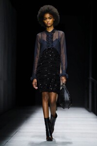 Bottega-Veneta-RTW-FW18-NY-1337-1518208745.thumb.jpg.03ec87734c62e22d8e65d2fbb73d9441.jpg
