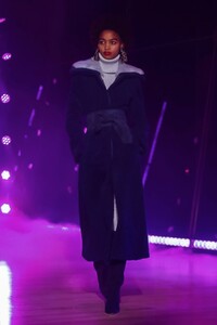 Brandon-Maxwell-RTW-FW18-New-York-4366-1518373876.thumb.jpg.4f87925362d47866725fdbc443ebd344.jpg