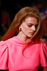 Brandon-Maxwell-RTW-SS19-New-York-2071-1536447328.thumb.jpg.fba6bd1af9a35249e5fe2de91d8ab399.jpg