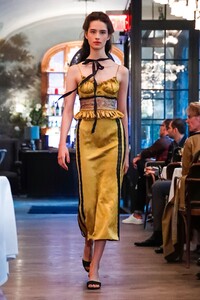 Brock-Collection-RTW-SS19-New-York-9312-1536503810.thumb.jpg.e3a6edaa10d14927c5a8c57de078ce33.jpg