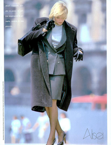 Caminata_Vogue_Italia_September_1987_01_06.thumb.png.bb722b2fb417fb8d2ff073646da86dcc.png