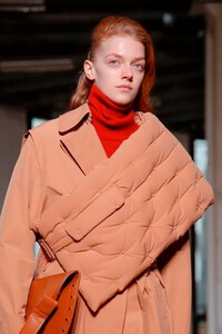 Cedric-Charlier-RTW-FW19-Paris-2400-1551540772.thumb.jpg.49fe2e95da122f2cc4ad0e27967d8131.jpg