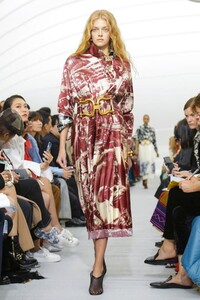 Celine-RTW-SS18-Paris-3468-1506863994.thumb.jpg.dff2c1e1fc80ae8bcab655f6727e1d59.jpg