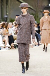 Chanel-Couture-FW17-Paris-8781-1499163931.thumb.jpg.1b07d387fdf37ef3922d1fa8e8776cba.jpg