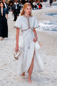 Chanel-RTW-SS19-Paris-6063-1538474556.thumb.jpg.ea60411716d104578b82274a13a75df9.jpg