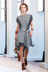 Chloe-RTW-SS19-Paris-7549-1538044489.thumb.jpg.969d56826946264b167e6039ac0a3c1b.jpg