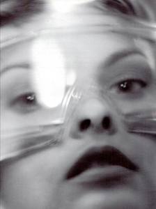 Cyber_Chic_Meisel_Vogue_Italia_May_1994_06.thumb.png.f66dd6665e01d9fcba4f9b95f7f2ea08.png