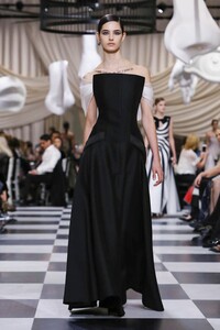 Dior-Couture-SS18-Paris-0859-1516633731.thumb.jpg.58d2307762ef4ce2962e2758bc84bada.jpg