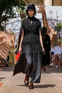 Dior-HC-FW17-Paris-7458-1499094148.thumb.jpg.4b76a68c1b8edf38d45130d32505c377.jpg