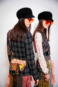 Dior-RTW-FW18-Paris-8354-1519735411.thumb.jpg.6ad2e07a612e6b8f67084db5499996af.jpg