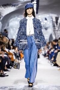 Dior-RTW-SS18-Paris-0419-1506438199.thumb.jpg.fead6e9a09b1790d8af6b3f112c1d565.jpg