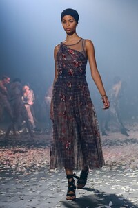 Dior-RTW-SS19-Paris-3533-1537794560.thumb.jpg.48de46cb900007a8dccd2a3c5e3488ae.jpg