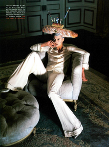 Diverstissement_Meisel_Vogue_Italia_February_1994_02.thumb.png.a82ee2131fbff131c7df717ae66a9276.png