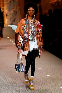 Dolce-And-Gabbana-RTW-FW18-Milan-6794-1519570436.thumb.jpg.d168824d071972dc4fad5822556f83b0.jpg