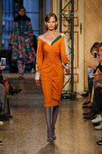 EMILIO-PUCCI-FW2018-19--(12).thumb.jpg.6ec3ec8cecc257241139dec35e2bc8cc.jpg