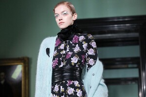 Erdem-RTW-FW20-London-1710-1581939254.thumb.jpg.62bb77f6e3e76838d90f78432b083c73.jpg