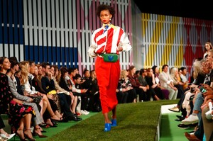 Escada-RTW-SS19-New-York-39529-1536495966.thumb.jpg.aa8bd9a63f4168591dbdc8a5c93dc34a.jpg
