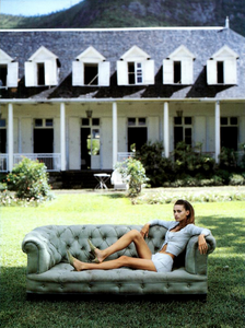 Estate_Chin_Vogue_Italia_May_1994_02.thumb.png.3acbdfe0d73a92698d08f86b30231425.png