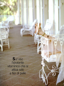 Estate_Chin_Vogue_Italia_May_1994_07.thumb.png.d752a7a0826456c5a45d92ec2009166a.png