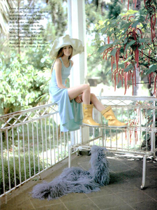 Estate_Chin_Vogue_Italia_May_1994_10.thumb.png.e6bb58e9e75a29e4133dfa35aeaa6644.png