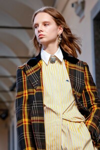 Etro-RTW-FW19-Milan-0918-1550846507.thumb.jpg.33ff894e67ab4c8f77c4768af93c7ff9.jpg