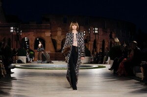 Fendi-HC-FW19-Rome-5412-1562271449.thumb.jpg.29fc492b580712090c1486f4162492e2.jpg