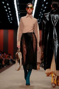 Fendi-RTW-FW19-Milan-0796-1550750375.thumb.jpg.95d048f16476f4b7520c63bdbacd76db.jpg