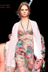 Fendi-RTW-SS20-Milan-3954-1568898505.thumb.jpg.2c00c4f16b6883e2a794e7c462b24f4c.jpg